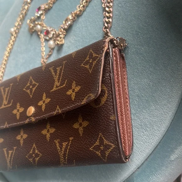 Louis Vuitton Sarah Wallet - Picture 2 of 12